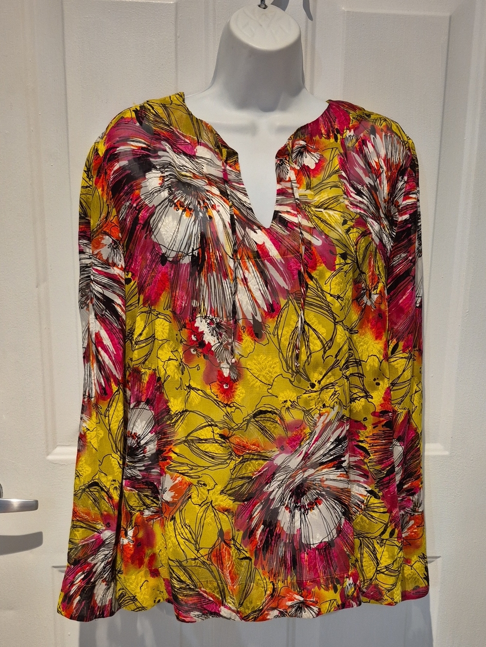 St. John Women's Yellow Floral Long-Sleeve 100% Silk. V-Neck Blouse. Size L